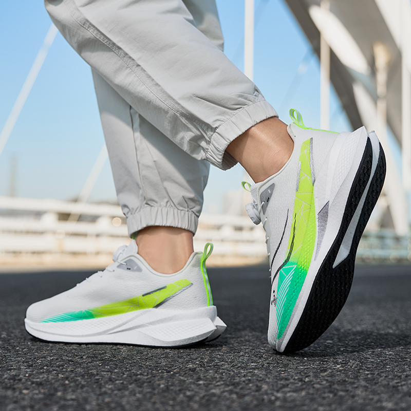 Hardloopschoenen met carbonpla - Running Cap Lightweight recensie en prijs